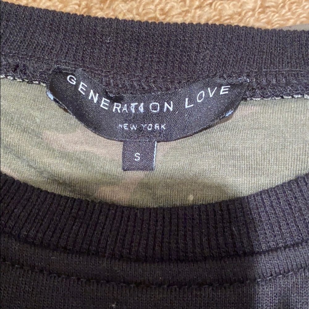 Sweatshirt - Picture 2 of 3
